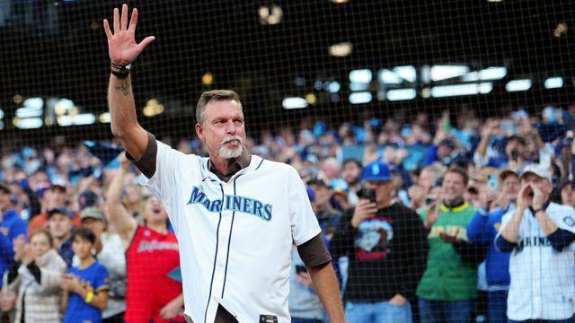 ‘빅 유닛의 51번’ 시애틀, 내년 5월 ‘이치로와 공동 영구결번’