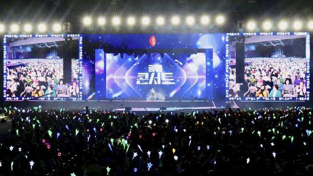 롯데홈쇼핑, 고객초청 '광클콘서트'…장윤정·이찬원 무대에