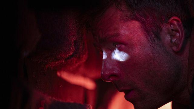 ‘더 러닝 맨’ 12월 10일로 개봉일 변경…“글렌 파월 액션 미쳤다”