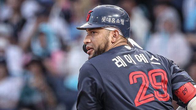 레이예스에게 재계약 의사 전달한 롯데, ‘2년 연속 최다안타’ 타선 핵 중심으로 2026년 구상