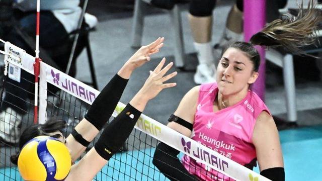 '28득점' 레베카, 실바와 맞대결서 웃었다…흥국생명, GS칼텍스 3-1 격파→안방서 연승 성공 [삼산:스코어]