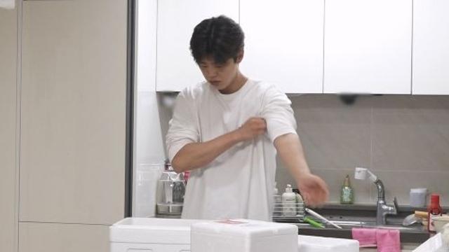 '나혼산' 박지현, 집에서 홍어를? 7년 경력 '홍어 마스터' 실력 발휘