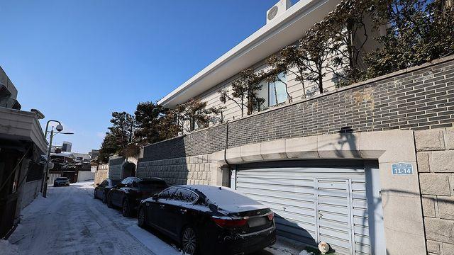 '이순자→전두환' 연희동 자택 명의변경 소송 2심도 각하