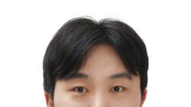 [전문의 칼럼] 한 번 '쿵' 했을 뿐인데…노년의 척추를 노린다