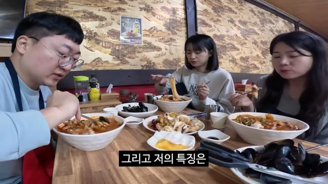 충주맨이 짬뽕 먹을때 특징 ㅋㅋㅋ