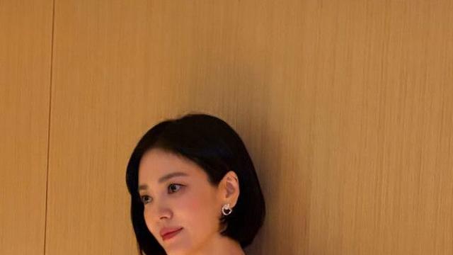 송혜교 완벽 드레스 자태…우아한 분위기