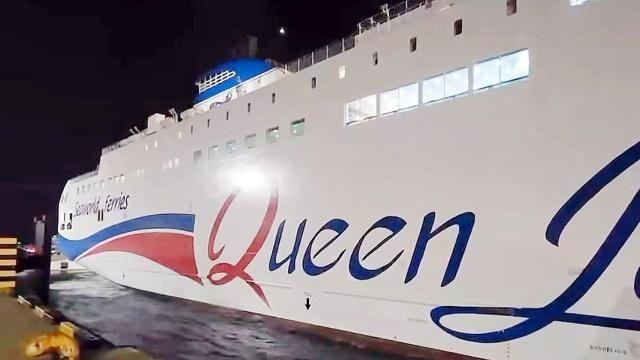 '무인도 좌초 여객선' 퀸제누비아2호 운항 잠정 중단