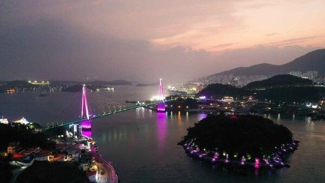 가을 여수는 입 호강하는 미식과 화려한 밤바다 매력 넘치는 꿀잼도시