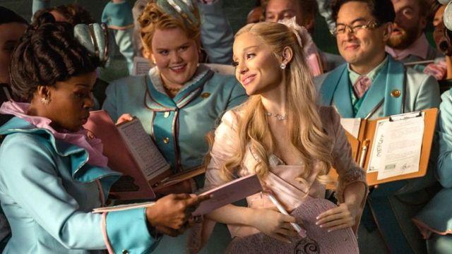 아리아나 그란데, 흥행 마법 통했다…’위키드’ 박스오피스 1위 등극