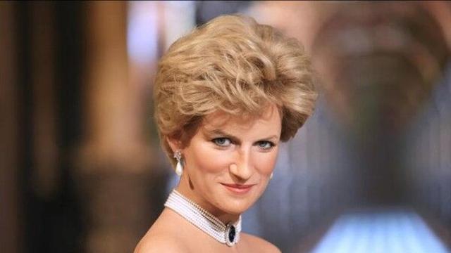 파리 그레뱅 밀랍인형 박물관, 다이애나 왕세자비 실물크기 인형 전시