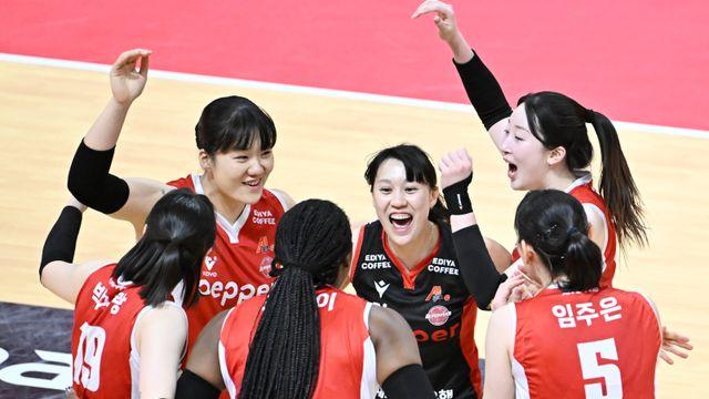 슬로건대로 '스텝 업'...매콤해진 페퍼저축은행