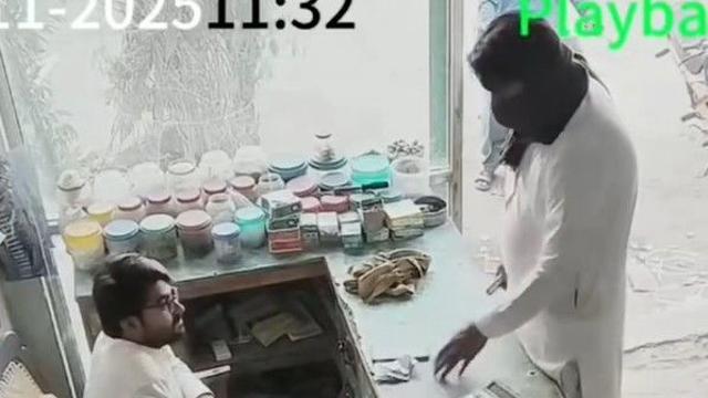 아이 막대사탕이 총 든 강도 녹였다…기적 같은 순간