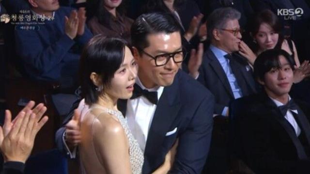 박찬욱 '어쩔수가없다', 청룡영화상 '최우수작품상' 등 6관왕 석권… 현빈·손예진 부부, 청룡 사상 최초 '주연상 동반 수상' 쾌거