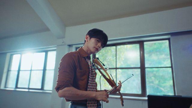 루시, 'EIO' 밴드 플레잉 퍼포먼스 공개…부산 단독 콘서트 기대 ↑