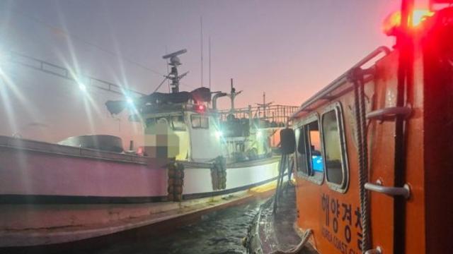 전남 완도군 소덕우도 인근해상 좌초선박 발생..완도해경, 승선원 4명 전원 구조