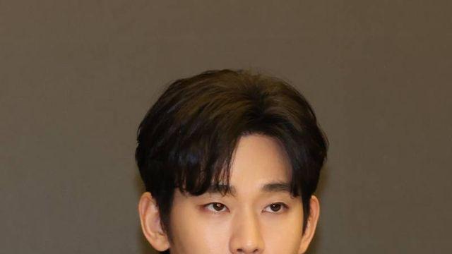 김수현 측 “품위 유지 위반 아냐” VS 광고주 “미성년 교제 이슈…28억원 손해” 팽팽 대립