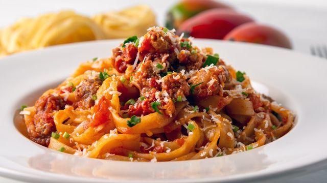 시판 토마토소스로 '이렇게'만 끓이세요… 풍미가 남다른 라구파스타가 됩니다