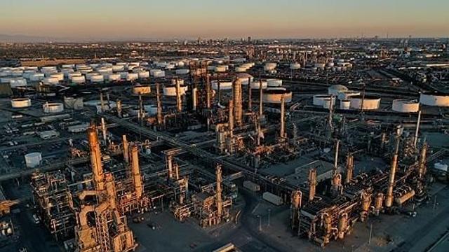 국제유가, 美 우크라 평화안 수용 압박에 하락…WTI 1.6%↓