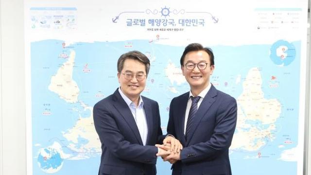 김동연 경기도지사, “평택항 유휴수면에 국내 최대 규모 태양광 발전시설 설치” 전재수 해양수산부 장관에 건의