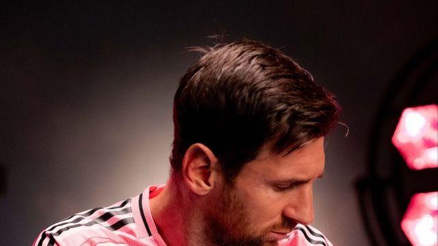 ‘눈물 펑펑’ 메시 소원 산산조각! 바르셀로나 회장, “메시 복귀 불가능, 과거에 매몰되면 안 돼”