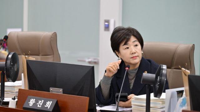 경기도의회 황진희 의원, 신설학교 감액과 통근버스 불편 연이어 지적...“현장 영향 최소화 강조”