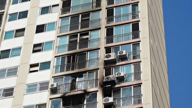 ‘휴대전화 안바꿔준다고’...자기 집에 불 지은 여중생 구속 기로