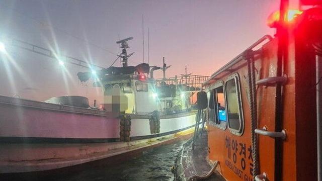 완도 해상서 어선 전복…승선원 4명 무사구조