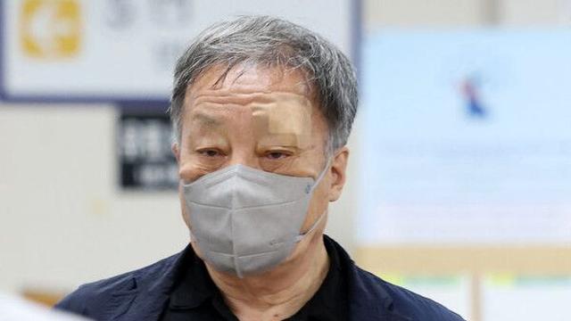 '세무조사 무마 청탁 금품수수' 윤우진 前세무서장 징역형 확정