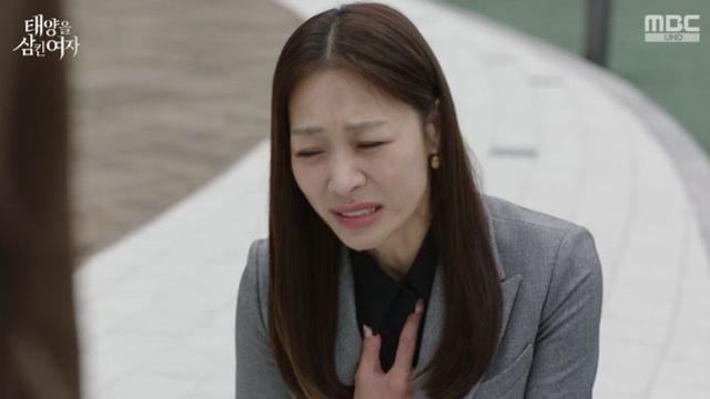 장신영, 사람 죽인 딸 대신 무릎 꿇고 오열 “새사람 만들 것” (‘태양을 삼킨’) [종합]