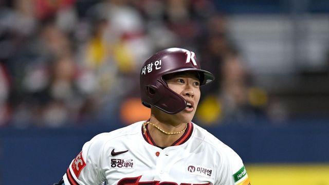키움 송성문, MLB 진출 공식 절차 밟는다…KBO, MLB 사무국에 포스팅 요청