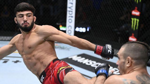 마카체프랑 대결 하루 전 허리 부상→1년 7개월 만의 UFC 복귀…23일 사루키안 vs 후커