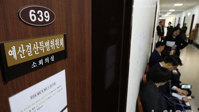 여야, 예산안 줄다리기…국민성장펀드·지역상품권·특활비 등 지뢰밭