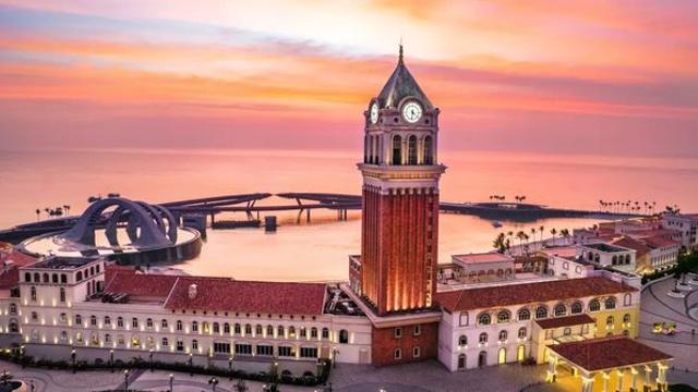 한겨울에 반팔 입고 즐긴다… 이색 '크리스마스 이벤트’ 공개한 해외여행지