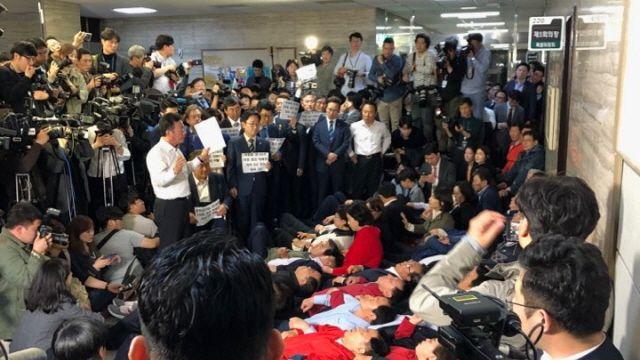 패스트트랙 1심 판결에…신동욱 