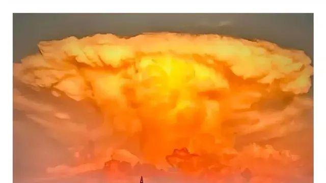 일본에서 화제가 된 신기한 구름.jpg,,