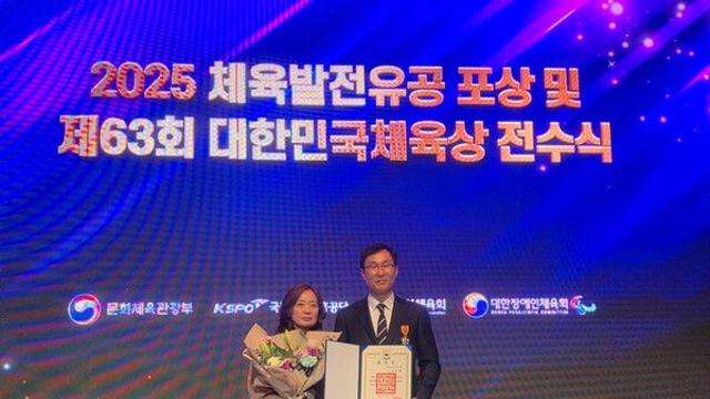 산악인 조벽래, 체육훈장 백마장 수훈