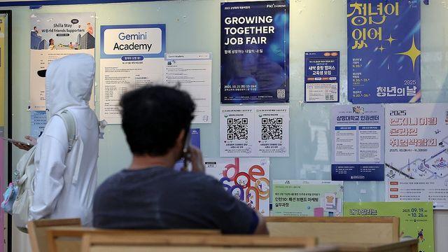 취업해도 불안정…임금근로 청년 32% 비정규직, 21년만에 최고