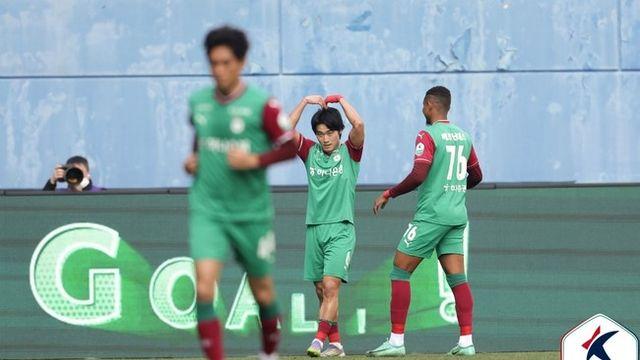 [K리그1 현장리뷰] 준우승 싸움 마지막까지...강윤성 골→박상혁 동점골! 대전, 강원과 1-1 무승부