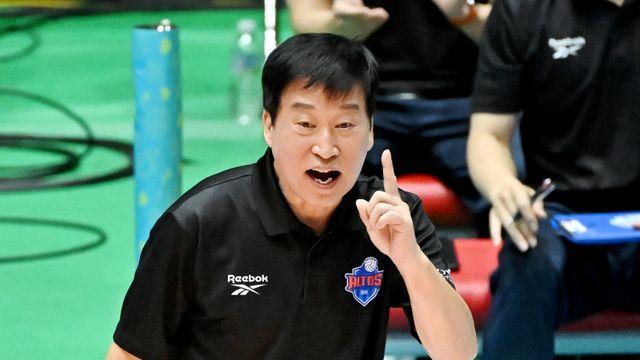 '우승 1순위→7연패 최하위' 충격의 IBK기업은행, 김호철 감독 자진 사퇴