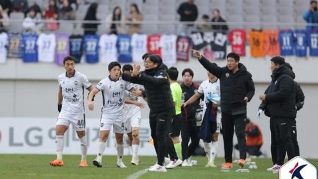 김천, 서울 3-1 격파하고 2위 경쟁 이어가…대전은 강원과 비겨(종합)