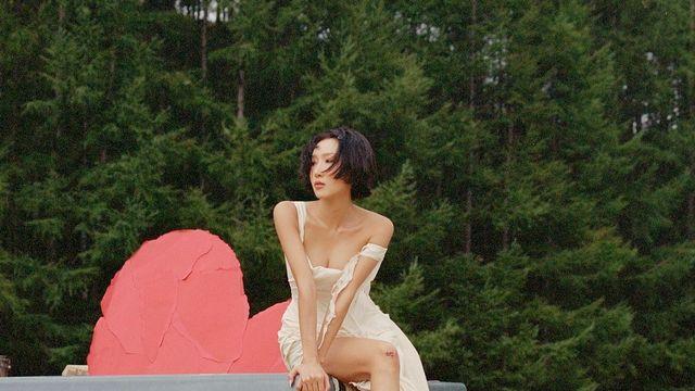 ‘퀸’ 화사, ‘Good Goodbye’ 음원 차트 1위…할만해