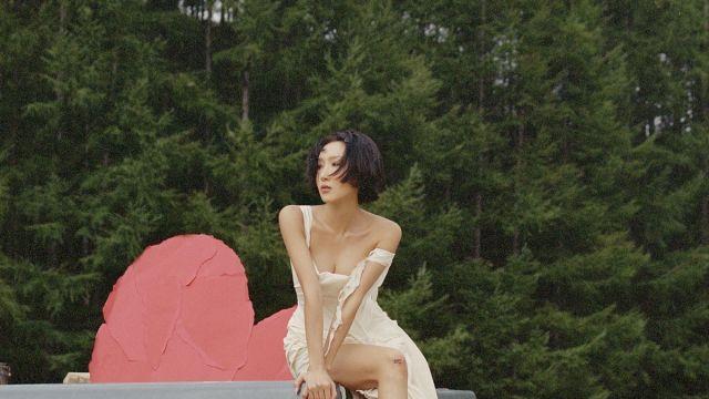 화사, ‘Good Goodbye’ 음원 차트 1위 탈환…발매 한 달 만의 역주행 신화