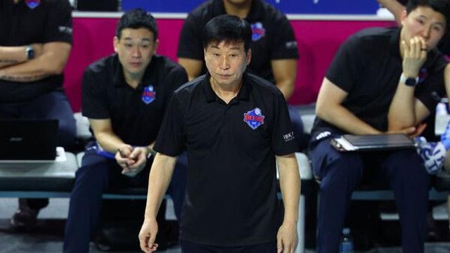 7연패 빠진 여자배구 IBK기업은행…김호철 감독, 결국 자진 사퇴