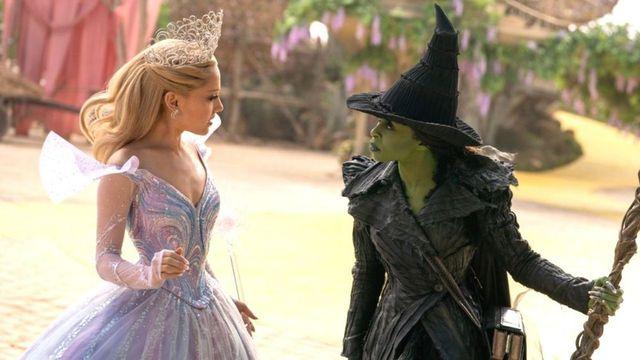 전편의 매력 잇고, 세계관은 더 넓힌 ‘위키드: 포 굿’…”황홀한 경험”