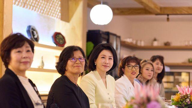 김혜경 여사 “머나먼 타국에서 한국 알리는 여러분이 주역”