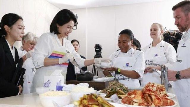 김혜경 여사, 남아공서 한식 홍보…