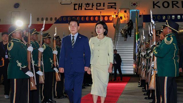 李대통령, G20 회의장 도착…남아공 대통령에 