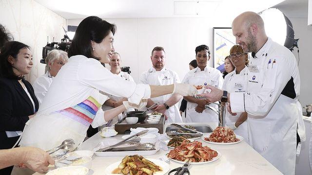 남아공서 된장찌개 끓인 金여사…현지 요리사들에 韓 장맛 전수