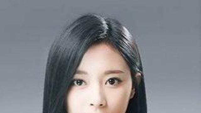 진짜 난제.. 둘 중 누가 더 예쁜가요?