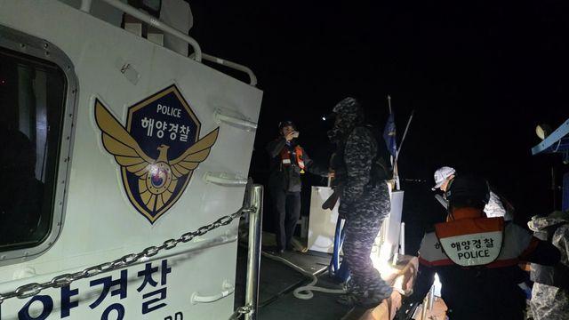 포항신항 인근 해상서 낚시어선 엔진 고장…승선원 6명 모두 구조